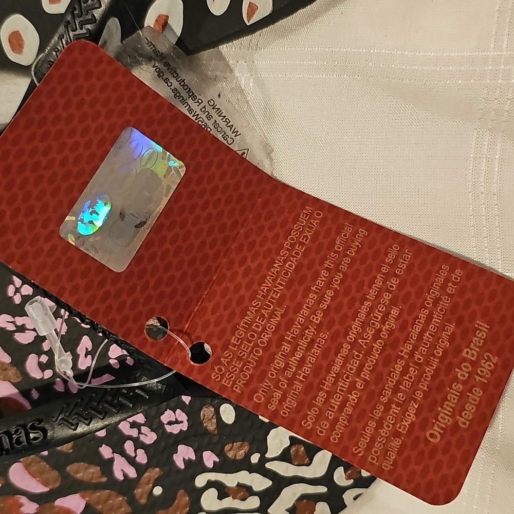 Havaianas Black and Pink Flip Flop with Floral Pattern - Picture 4 of 7